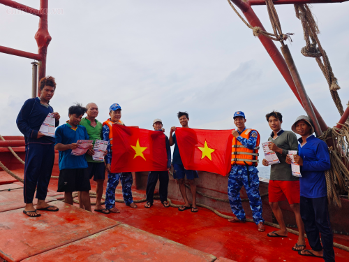 Chung sức gỡ 'thẻ vàng' IUU, giữ bình yên trên biển