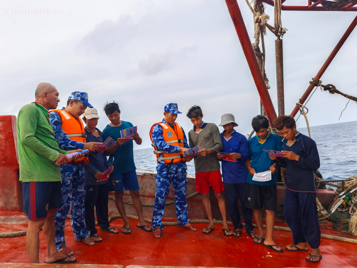 Chung sức gỡ 'thẻ vàng' IUU, giữ bình yên trên biển