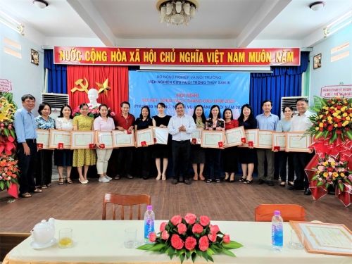21 cán bộ, viên chức và người lao động của RIA3 được tặng Kỷ niệm chương “Vì sự nghiệp Nông nghiệp và Phát triển nông thôn”