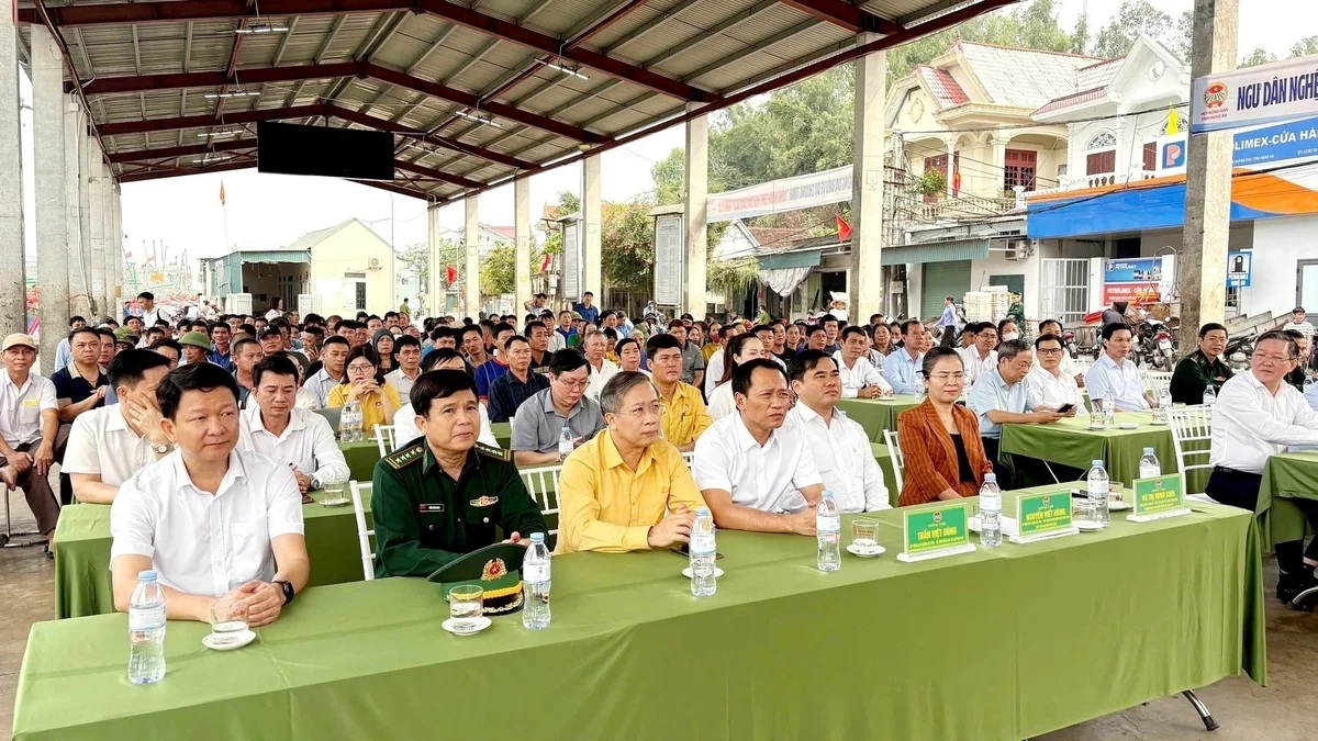 Nghệ An Đồng hành cùng ngư dân bám biển ảnh 1