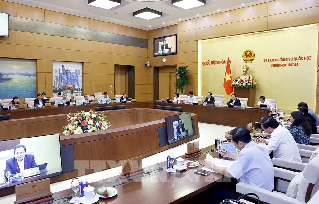 Ủy ban Thường vụ Quốc hội họp cho ý kiến về dự thảo Nghị quyết của Quốc hội về một số cơ chế, chính sách đặc biệt phát triển kinh tế tư nhân. Ảnh: Doãn Tấn - TTXVN