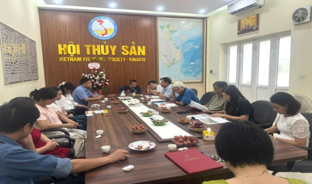 lanh dao hoi thuy san viet nam chuc mung tap chi thuy san viet nam nhan ky niem 100 nam ngay bao chi cach mang viet nam 2